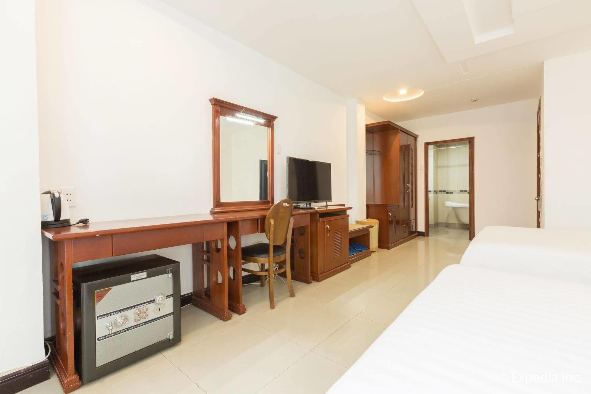 Lien Thanh Hotel Ho Chi Minh City Exterior photo